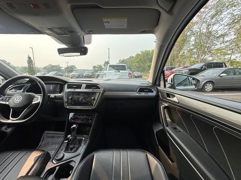 Used 2022 Volkswagen Tiguan SE AWD/4WD image 28