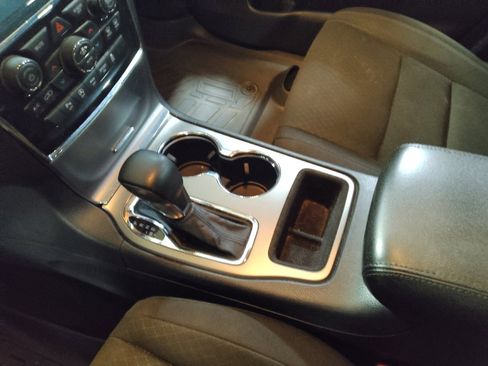 Used 2019 Jeep Grand Cherokee Laredo RWD image 26