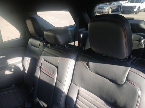 Used 2025 Ford Explorer ST-Line w/ ST-Line Street Pack AWD/4WD image 15