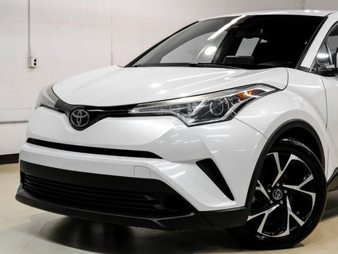 Used 2019 Toyota C-HR XLE image 5