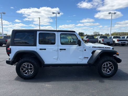 Used 2025 Jeep Wrangler Unlimited Rubicon AWD/4WD image 6