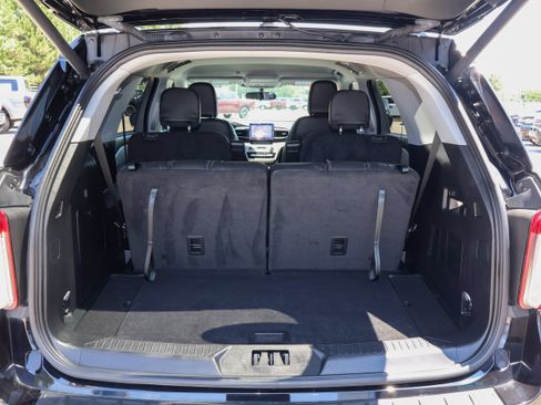 Used 2024 Ford Explorer XLT w/ Equipment Group 202A AWD/4WD image 9