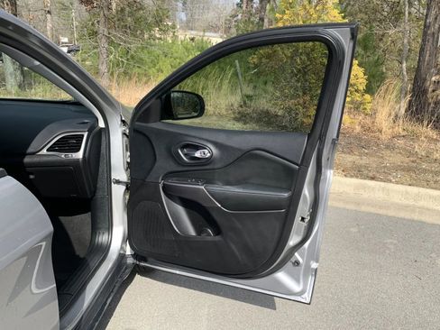 Used 2020 Jeep Cherokee Latitude image 26