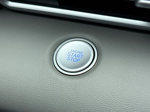 Used 2025 Hyundai Elantra Sport FWD image 20