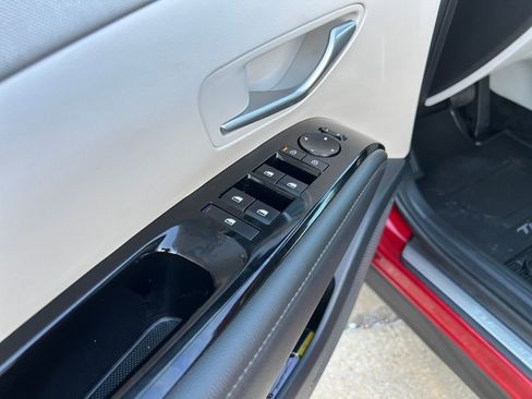 Used 2025 Hyundai Tucson Limited image 12