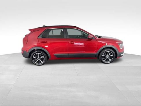 Certified 2025 Kia Niro EX FWD image 6