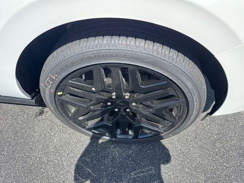 New 2026 Ford Expedition Platinum image 12