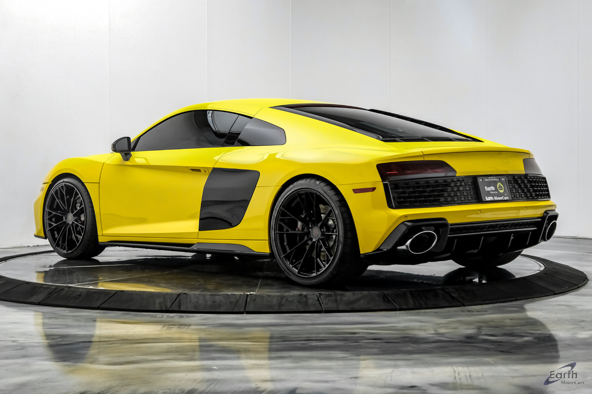 Used 2021 Audi R8 V10 w/ Premium Package RWD image 12