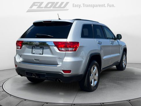 Used 2013 Jeep Grand Cherokee Overland w/ Advance Technology Group AWD/4WD image 9