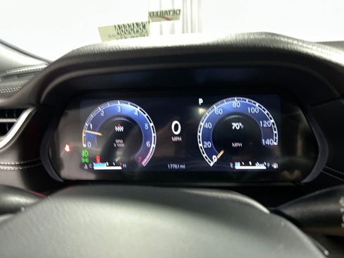 Used 2025 Jeep Grand Cherokee Limited w/ Luxury Tech Group II AWD/4WD image 16