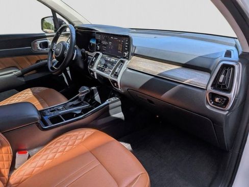 Certified 2023 Kia Sorento SX Prestige AWD/4WD image 32