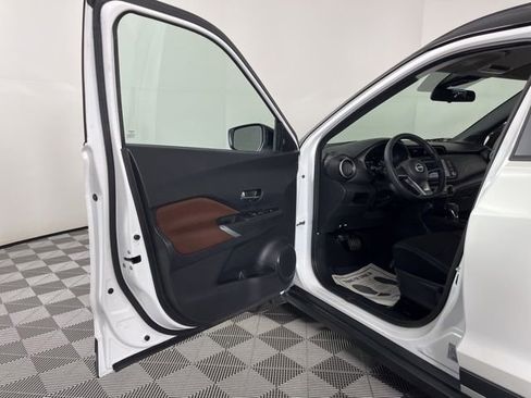 Used 2023 Nissan Kicks SR FWD image 18