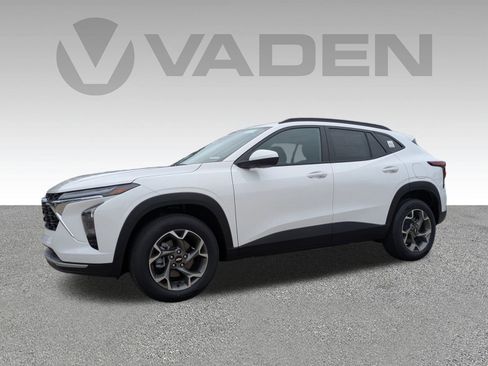 New 2026 Chevrolet Trax LT w/ Driver Confidence Package image 2