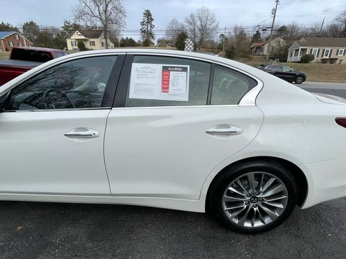 Used 2019 INFINITI Q50 Luxe w/ Essential Package (3.0T Luxe) image 4