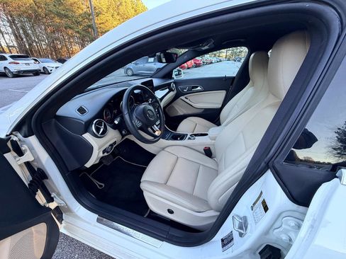 Used 2017 Mercedes-Benz CLA 250 4MATIC image 8