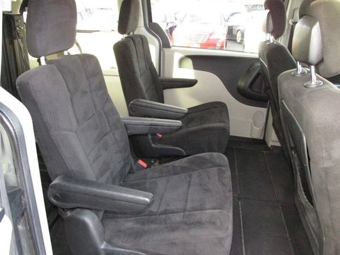Used 2013 Dodge Grand Caravan SXT FWD image 23