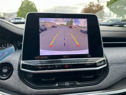 Used 2025 Jeep Compass Latitude AWD/4WD image 21