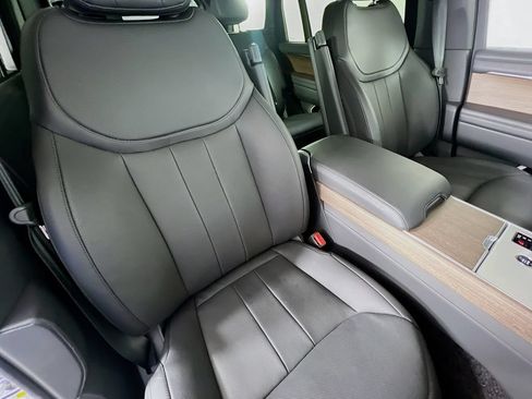 Used 2025 Land Rover Range Rover Long Wheelbase SE AWD/4WD image 30