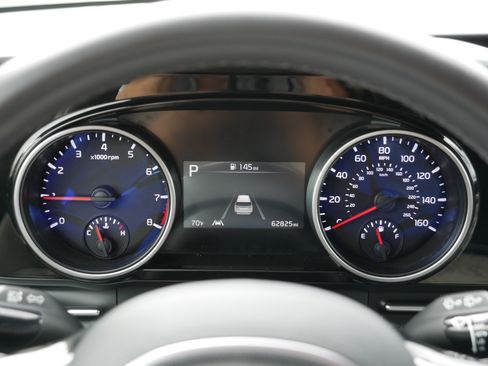 Used 2024 Kia Carnival EX FWD image 21