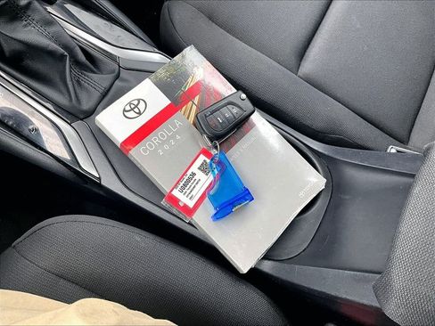 Used 2024 Toyota Corolla LE FWD image 31