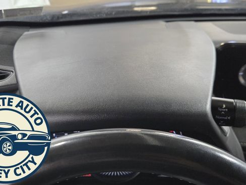 Used 2021 Lexus UX 200 image 14