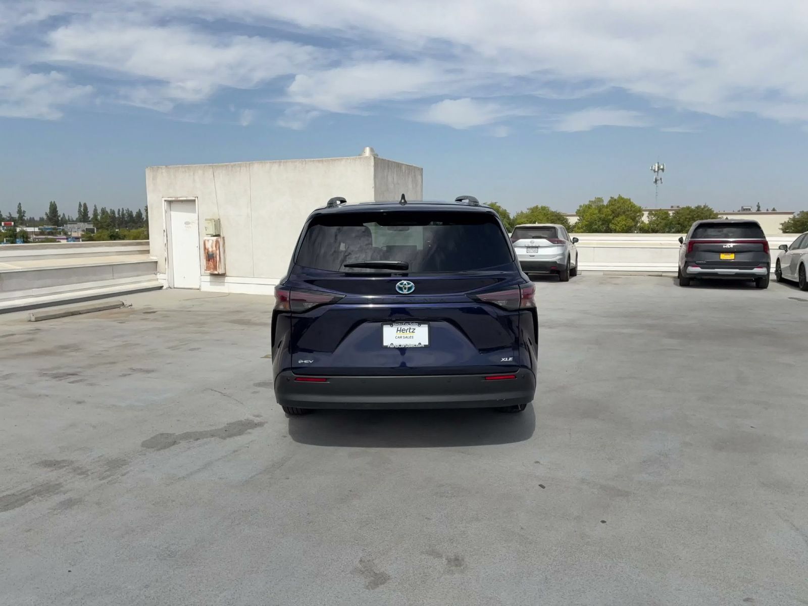 Used 2025 Toyota Sienna XLE FWD image 12