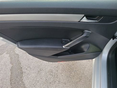 Used 2021 Volkswagen Passat 2.0T SE image 11