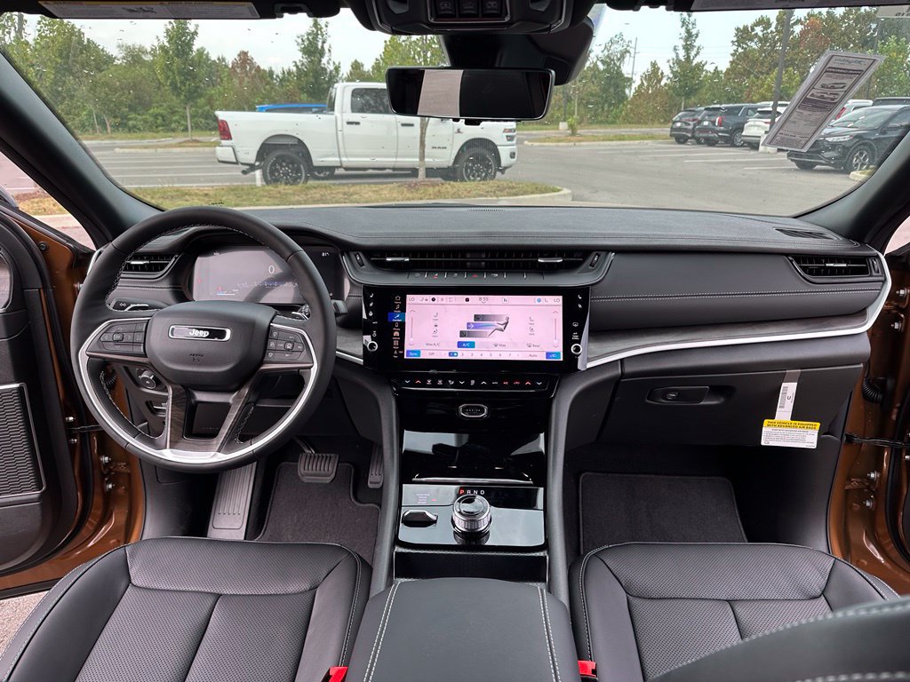New 2027 Jeep Grand Cherokee Limited AWD/4WD image 25