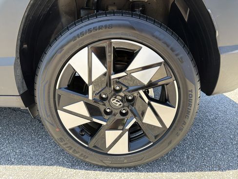 Used 2025 Hyundai Kona SEL AWD/4WD image 30