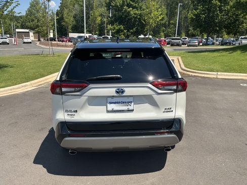 Used 2022 Toyota RAV4 XSE AWD/4WD image 9