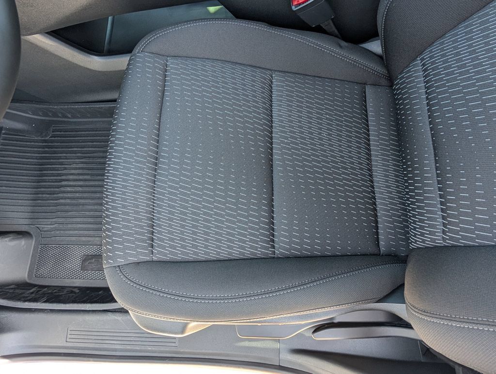 New 2027 Chevrolet Equinox LT w/ Safety and Technology Package FWD image 10