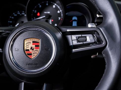 Certified 2025 Porsche Macan image 19