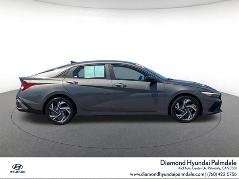 Used 2025 Hyundai Elantra Sport FWD image 8