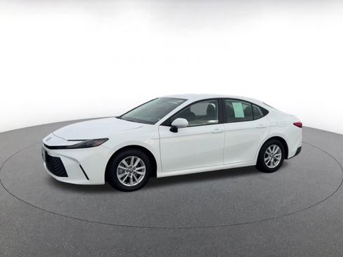 Used 2025 Toyota Camry LE image 8