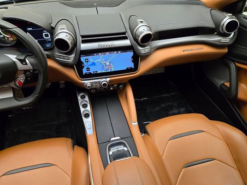 Used 2017 Ferrari GTC4Lusso AWD/4WD image 22