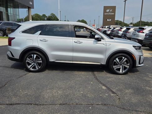 Used 2022 Kia Sorento SX Prestige w/ Panoramic Sunroof Package AWD/4WD image 16