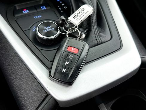 Used 2022 Toyota RAV4 XLE AWD/4WD image 38