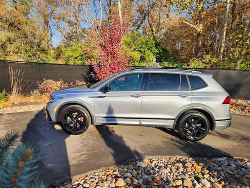 Certified 2024 Volkswagen Tiguan SE R-Line w/ MDO Package, Two-Row image 2