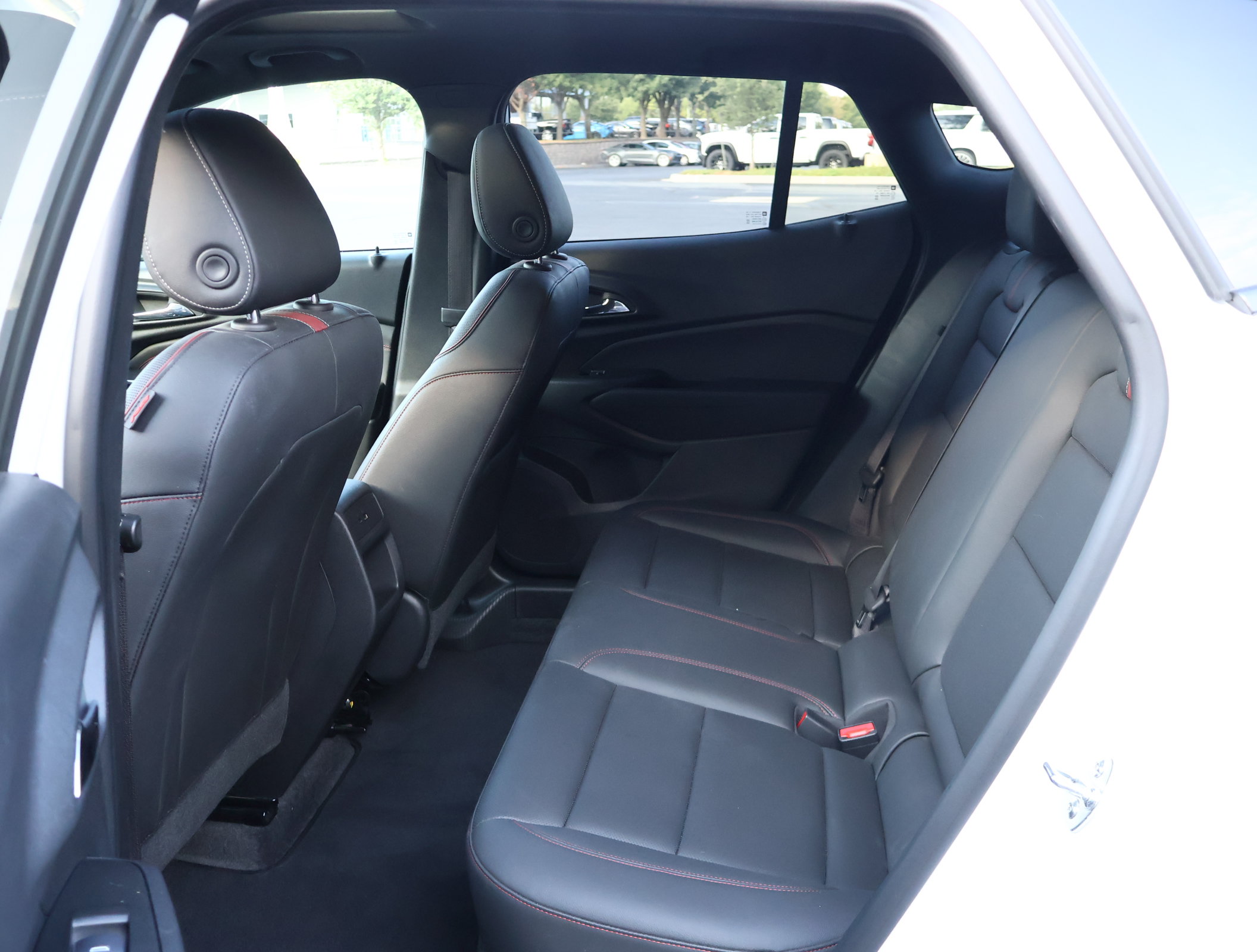 Used 2025 Chevrolet Trax RS w/ Sunroof Package FWD image 22