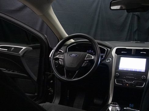 Used 2020 Ford Fusion SE image 14