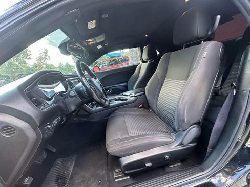 Used 2019 Dodge Challenger SXT image 10
