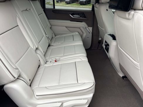 Used 2026 GMC Yukon XL Denali w/ Denali Reserve Package image 33