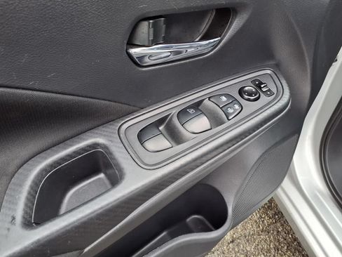 Used 2021 Nissan Versa SV FWD image 15