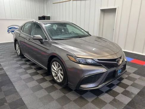 Used 2024 Toyota Camry SE AWD/4WD image 2