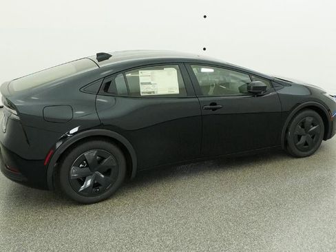 New 2026 Toyota Prius Plug-In Hybrid FWD image 10