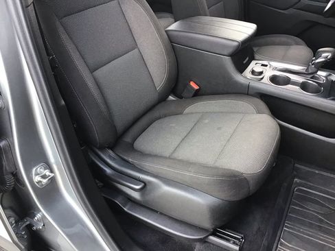 Used 2023 Chevrolet Traverse LT FWD image 12