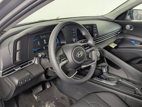 New 2025 Hyundai Elantra SE image 11
