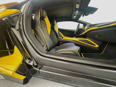 Used 2024 Lamborghini Revuelto AWD/4WD image 29