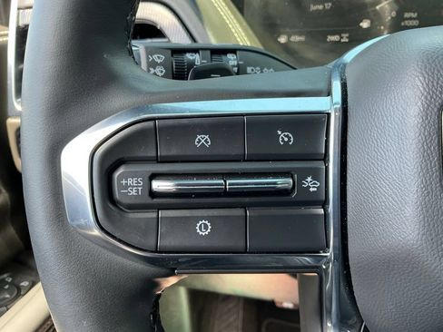 Used 2025 GMC Yukon Elevation AWD/4WD image 40