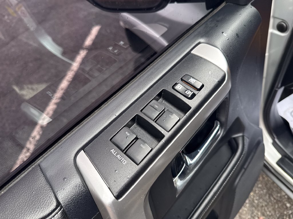 Used 2014 Toyota 4Runner SR5 AWD/4WD image 15